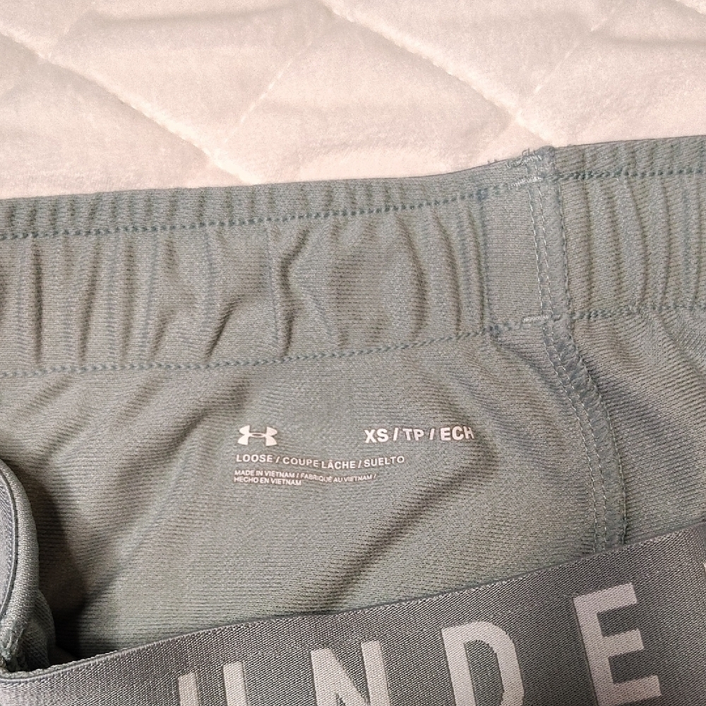 Under Armour Women's Gray Athletic Shorts Size XS - Picture 2 of 12